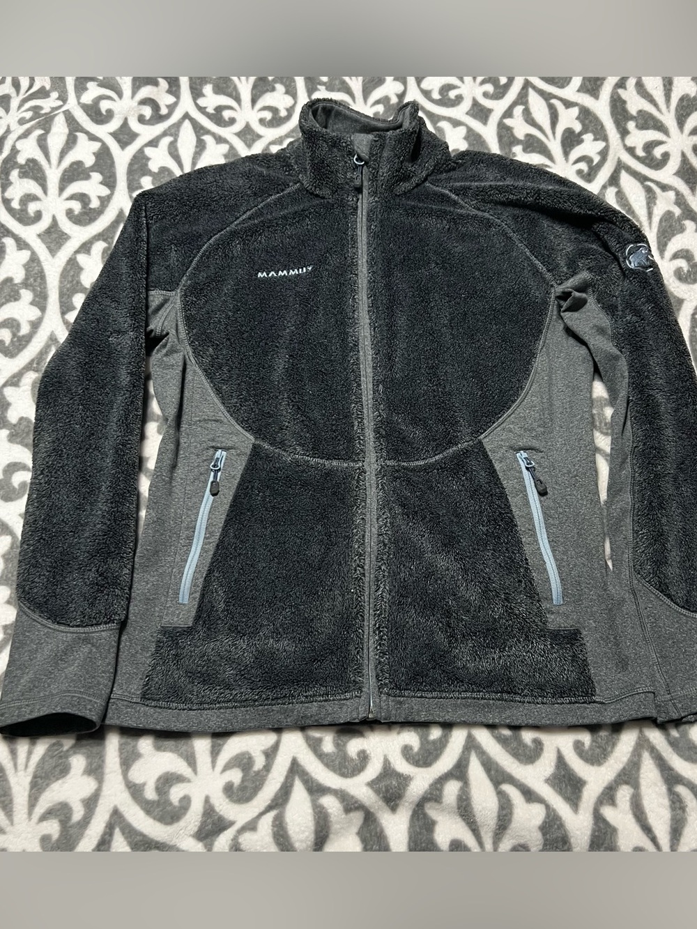 Mammut Gray Polartec High-pile Fleece Full-zip Jacket
Size Small.